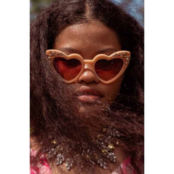 💕LOVESHACKFANCY💕 Amalia Heart Sunglasses ~ Golden Peach NWT - Picture 9 of 16